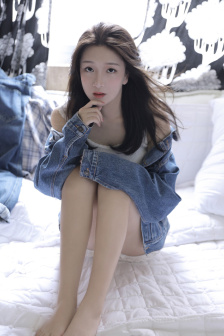 掀起礼服后摆挺入